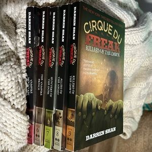 5 New Cirque Du Freak Books (bundled)